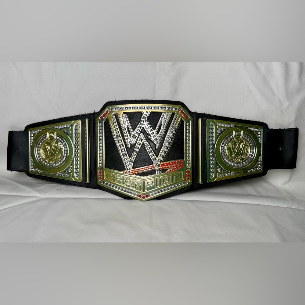 WWE World Heavyweight Wrestling Champion Title Belt Replica Mattel 2012 Kids Toy